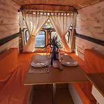 キャンプ場 Campervans