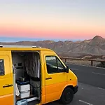 キャンプ場 Campervans